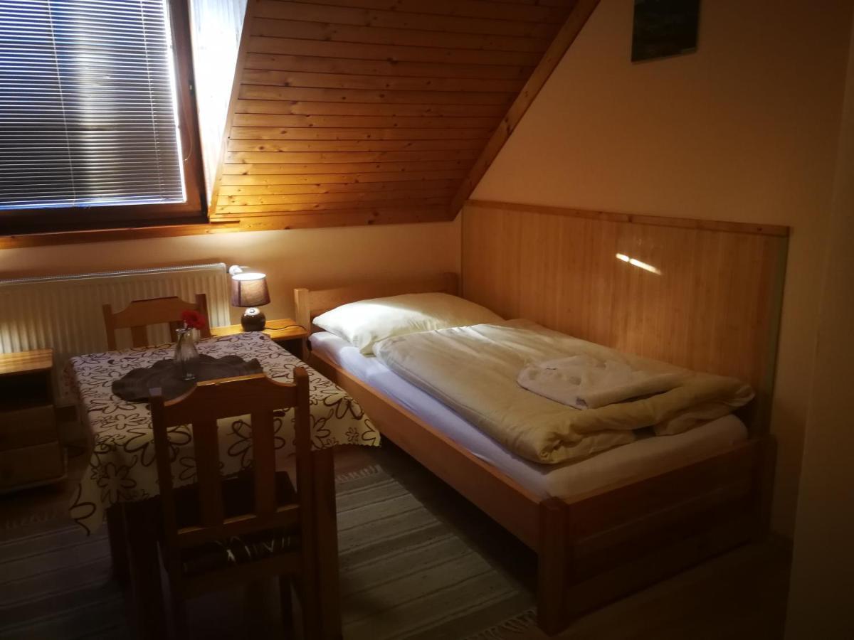 Pod Palmou Gerlachov Svätý Jur Exterior photo