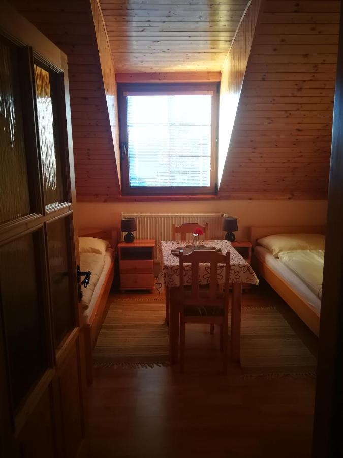 Pod Palmou Gerlachov Svätý Jur Exterior photo